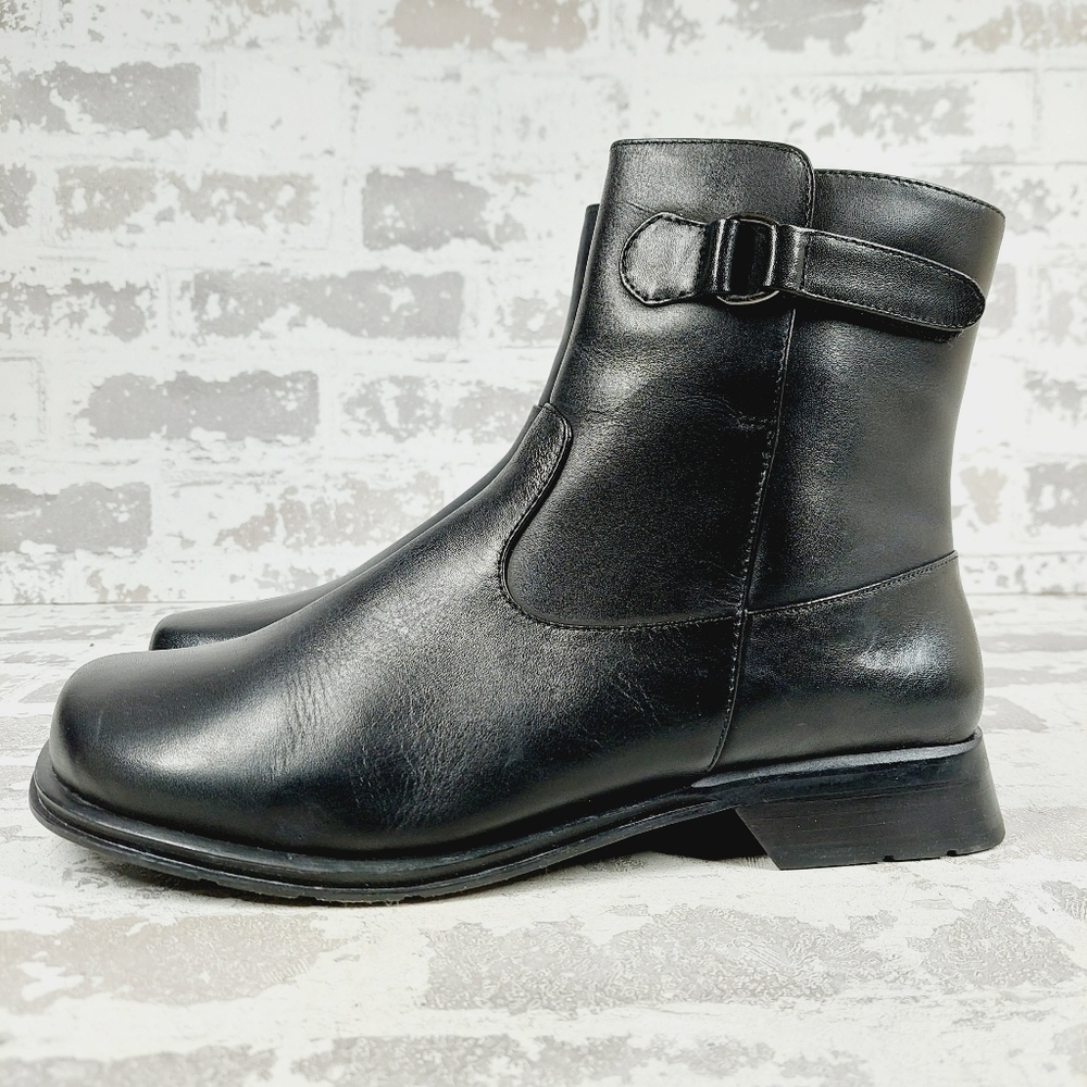 Cloudwalkers Square Toe Black Leather 10WW Ankle Boots A547